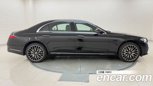 Mercedes-Benz S-Class 2025 — Photo 14/20
