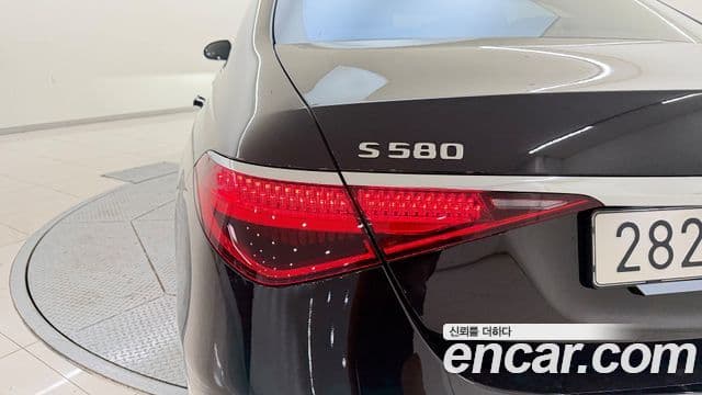 Mercedes-Benz S-Class 2025 — Photo 18/20