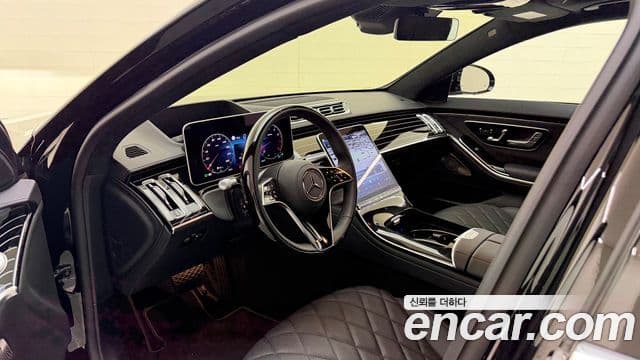 Mercedes-Benz S-Class 2025 — Photo 12/20