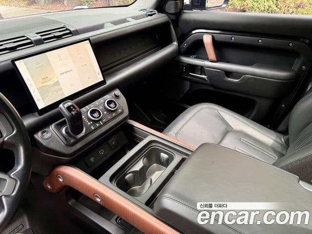 Land Rover Defender 2023 — Photo 20/20