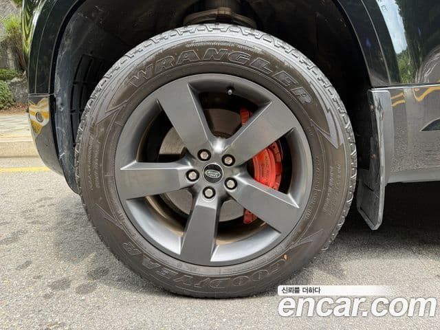Land Rover Defender 2023 — Photo 19/20