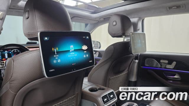 Mercedes-Benz GLS-Class 2020 — Photo 7/20