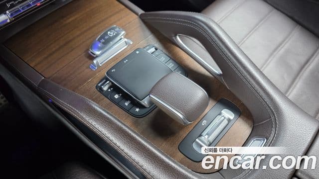 Mercedes-Benz GLS-Class 2020 — Photo 10/20