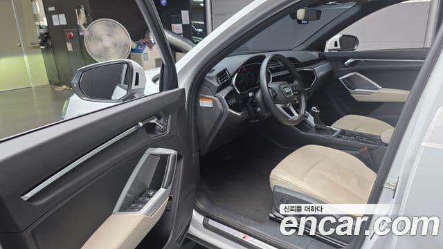 Audi Q3 2022 — ფოტო 14/31