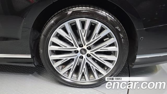 Audi A8 2023 — Photo 18/31