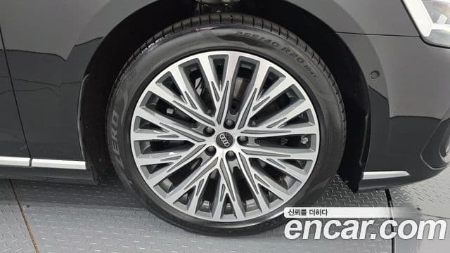 Audi A8 2023 — Photo 30/31