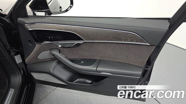 Audi A8 2023 — Photo 9/31