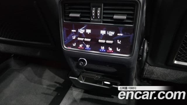 Porsche Cayenne 2024 — ფოტო 28/39