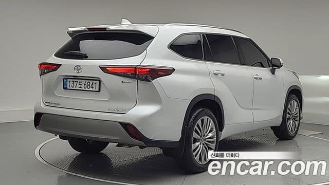 Toyota Highlander 2025 — Фото 1/20