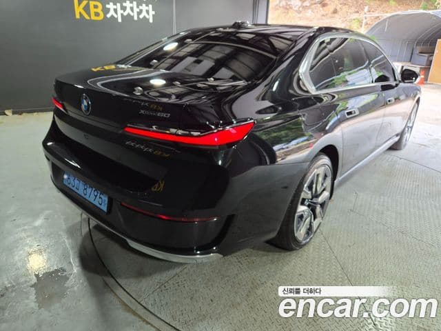 BMW i7 2022 — ფოტო 3/20