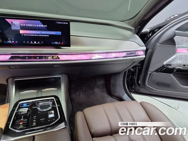 BMW i7 2022 — ფოტო 11/20