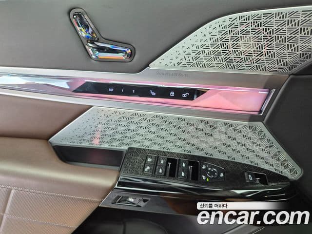 BMW i7 2022 — ფოტო 7/20