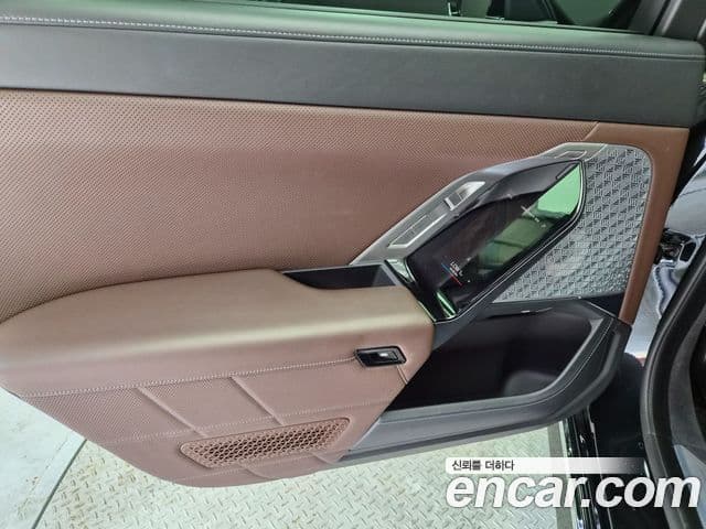 BMW i7 2022 — ფოტო 6/20