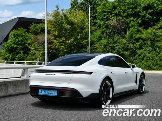 Porsche Taycan 2023 — ფოტო 3/20