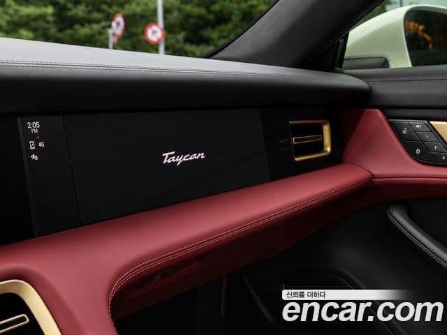 Porsche Taycan 2023 — ფოტო 2/20