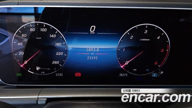Mercedes-Benz GLE-Class 2023 — Photo 19/35