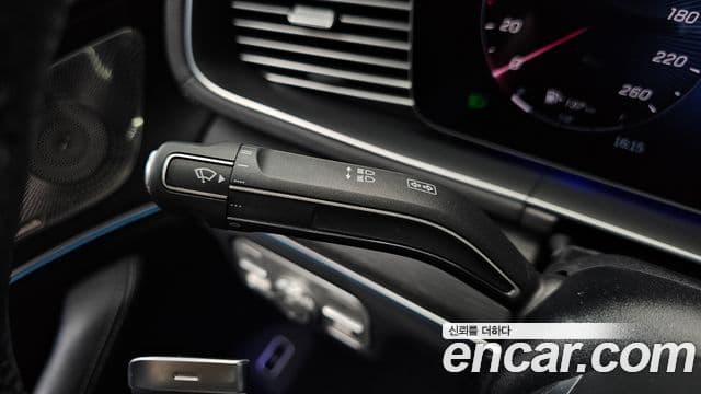 Mercedes-Benz GLE-Class 2023 — Photo 10/35
