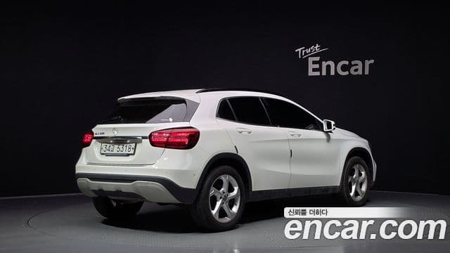 Mercedes-Benz GLA-Class 2019 — Photo 17/32