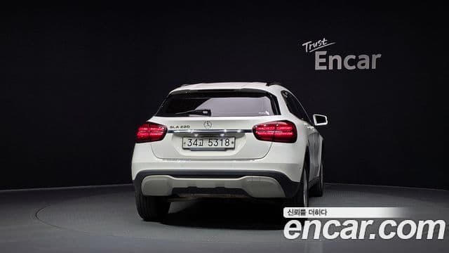 Mercedes-Benz GLA-Class 2019 — Photo 4/32