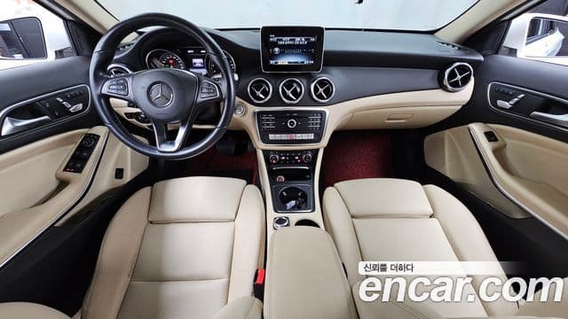 Mercedes-Benz GLA-Class 2019 — Photo 15/32