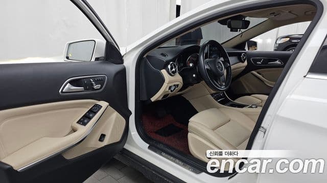 Mercedes-Benz GLA-Class 2019 — Photo 31/32