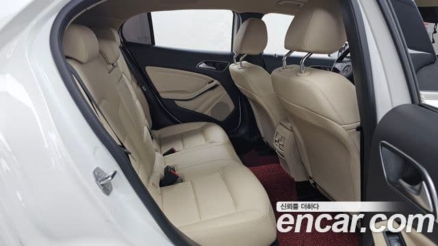 Mercedes-Benz GLA-Class 2019 — Photo 8/32