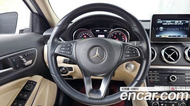 Mercedes-Benz GLA-Class 2019 — Photo 11/32