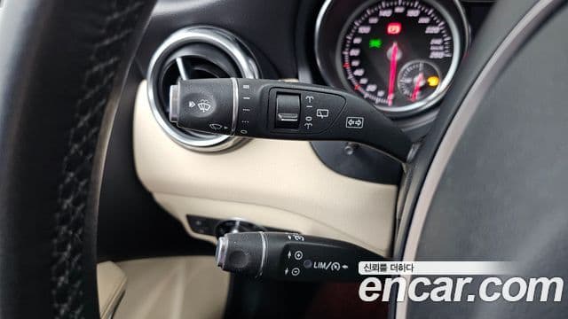 Mercedes-Benz GLA-Class 2019 — Photo 27/32