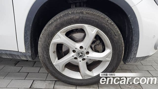 Mercedes-Benz GLA-Class 2019 — Photo 14/32