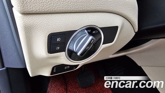 Mercedes-Benz GLA-Class 2019 — Photo 13/32