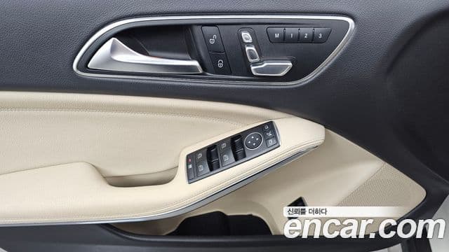 Mercedes-Benz GLA-Class 2019 — Photo 28/32
