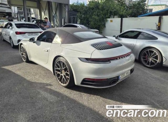 Porsche 911 2020 — ფოტო 2/17