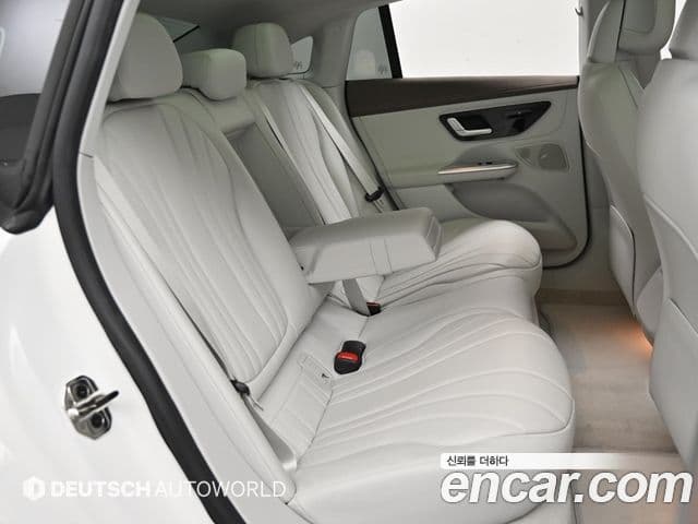 Mercedes-Benz EQE 2024 — ფოტო 14/20