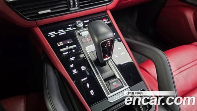 Porsche Cayenne 2019 — Photo 1/20