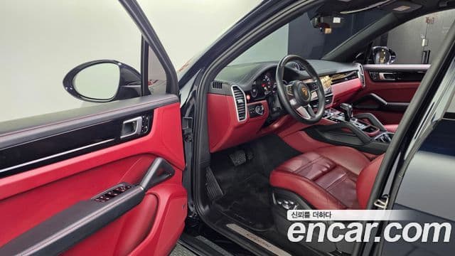 Porsche Cayenne 2019 — Photo 12/20