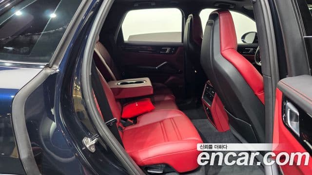 Porsche Cayenne 2019 — Photo 17/20