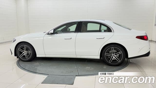 Mercedes-Benz E-Class 2025 — Photo 14/20