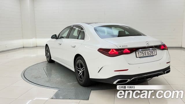 Mercedes-Benz E-Class 2025 — Photo 15/20