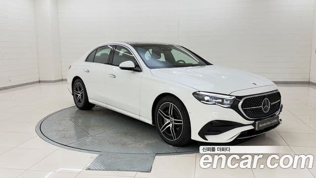 Mercedes-Benz E-Class 2025 — Photo 13/20