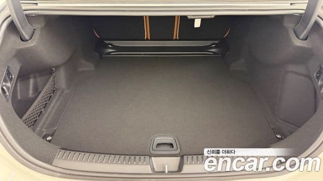 Mercedes-Benz E-Class 2025 — Photo 10/20
