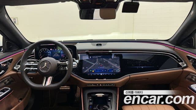 Mercedes-Benz E-Class 2025 — Photo 17/20