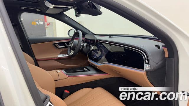 Mercedes-Benz E-Class 2025 — Photo 12/20