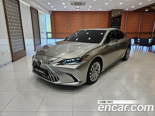 Lexus ES300h 2025 — Photo 1/15