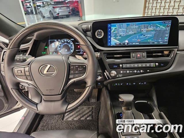 Lexus ES300h 2025 — Photo 11/15