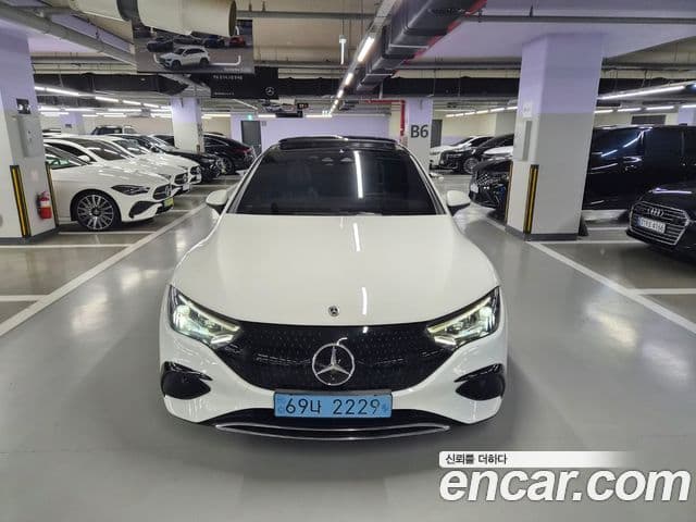 Mercedes-Benz EQE 2022 — ფოტო 18/20