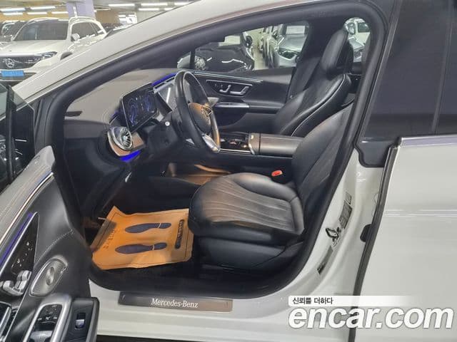Mercedes-Benz EQE 2022 — ფოტო 8/20
