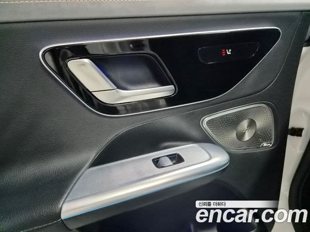 Mercedes-Benz EQE 2022 — ფოტო 17/20