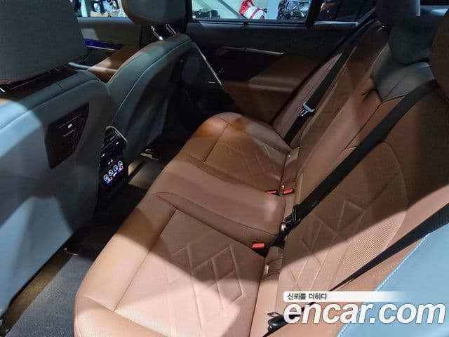 BMW 5 Series 2025 — Photo 14/19