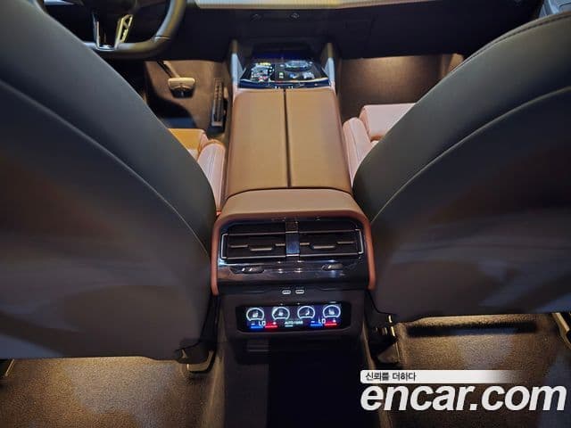 BMW 5 Series 2025 — Photo 12/19