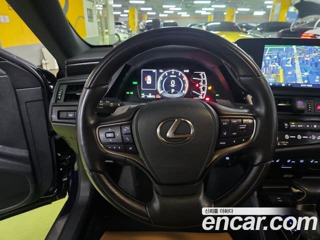 Lexus ES300h 2021 — ფოტო 12/20